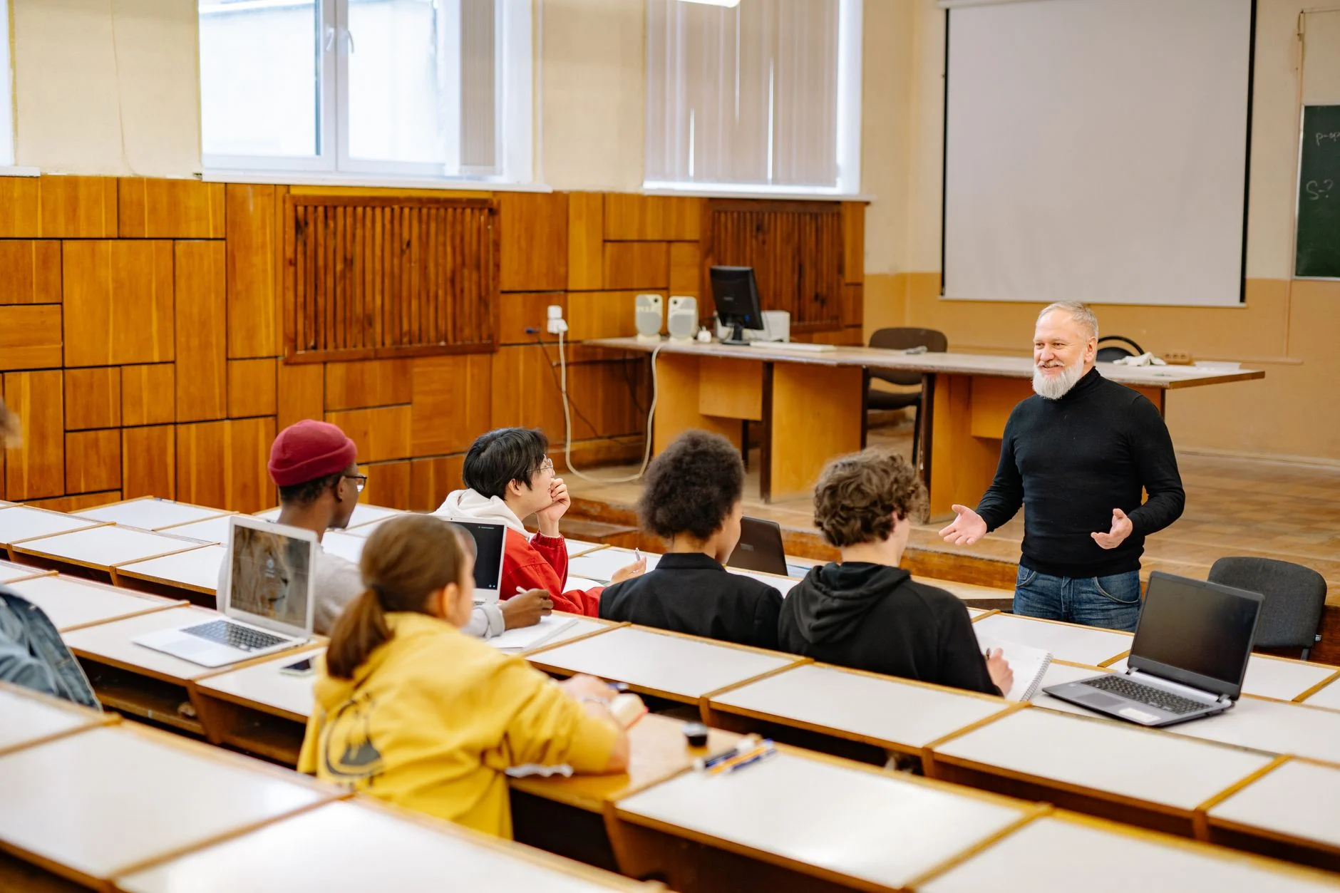 How Stanford Alum Empowers Indian Educators with ChatSlide