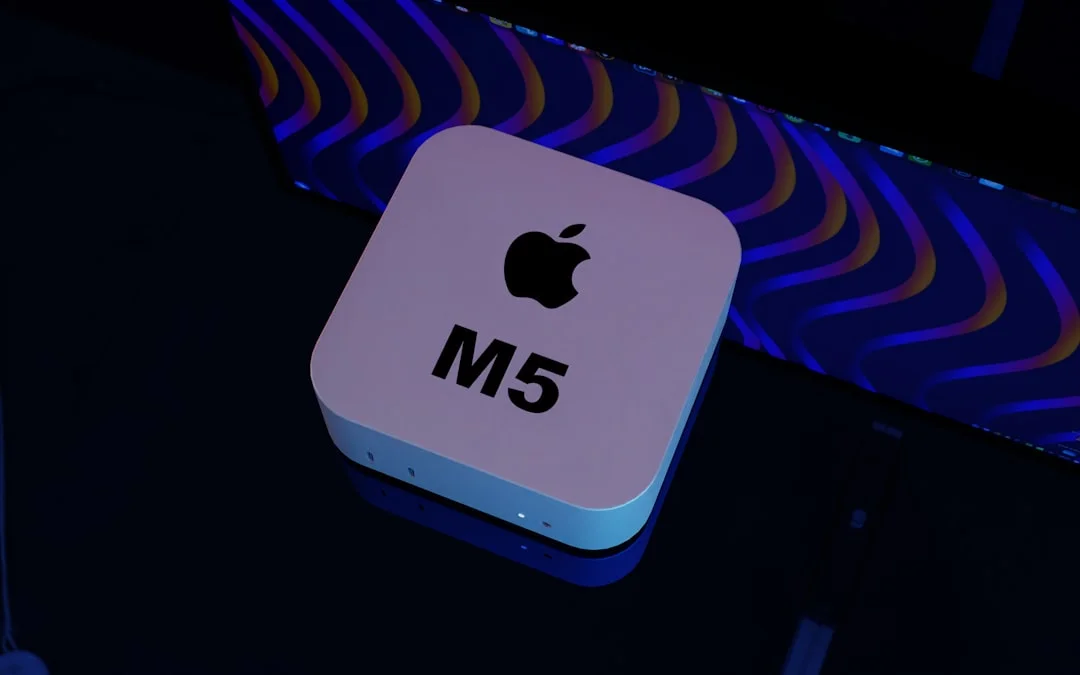 Cover Image for Apple M5 Pro/Max AI Fusion Architecture and On-Device AI