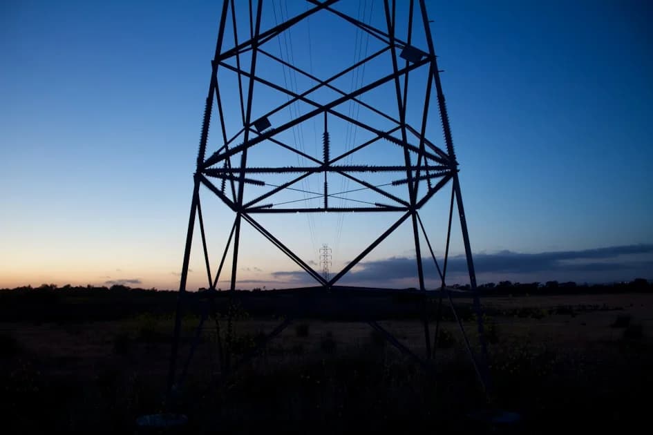 Cover Image for Shadow Power Grid AI Data Centers: A New Energy Frontier